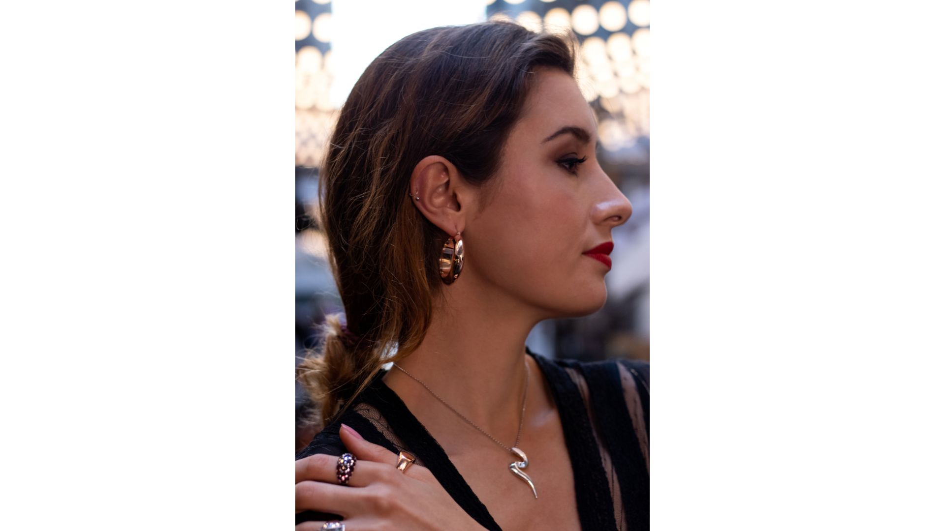 A person with her hand on her shoulder

Description automatically generated